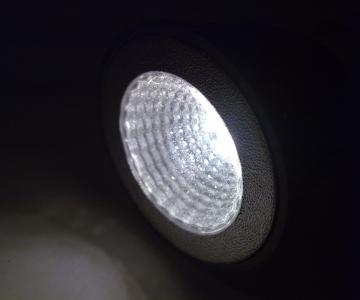 Направление светового потока отражающим рефлектором