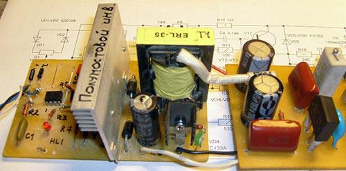 Полумостовой инвертор в зарядном устройстве