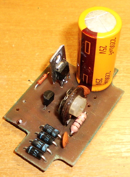 Печатная плата ЗУ со стабилизацией тока на MC33269aj и транзисторе