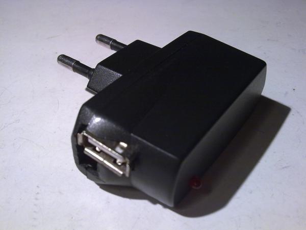 Гнездо "USB type A" на корпусе адаптера