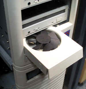 Вентилятор дисковода, устанавливаемый<br>     в 3,5-дюймовый отсек