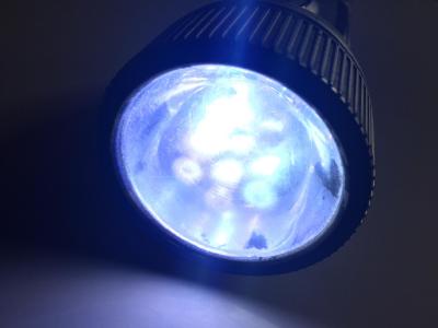 Свечение светодиодного фонарика с повышающим преобразователем