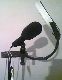 Микрофон с самодельным попфильтром и стойкой