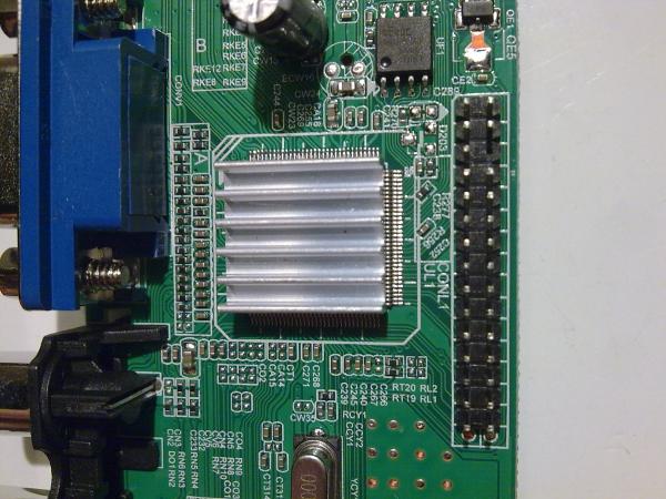 Главный чип контроллера с радиатором